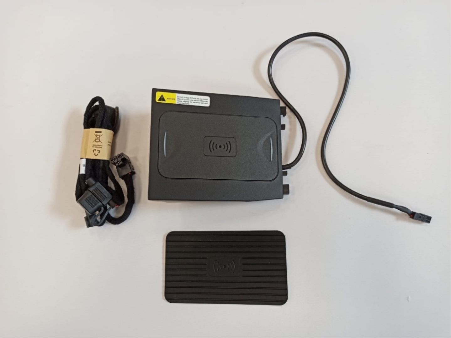 W205 2015-2018 C SERIES   WIRELESS CHARGE KIT 