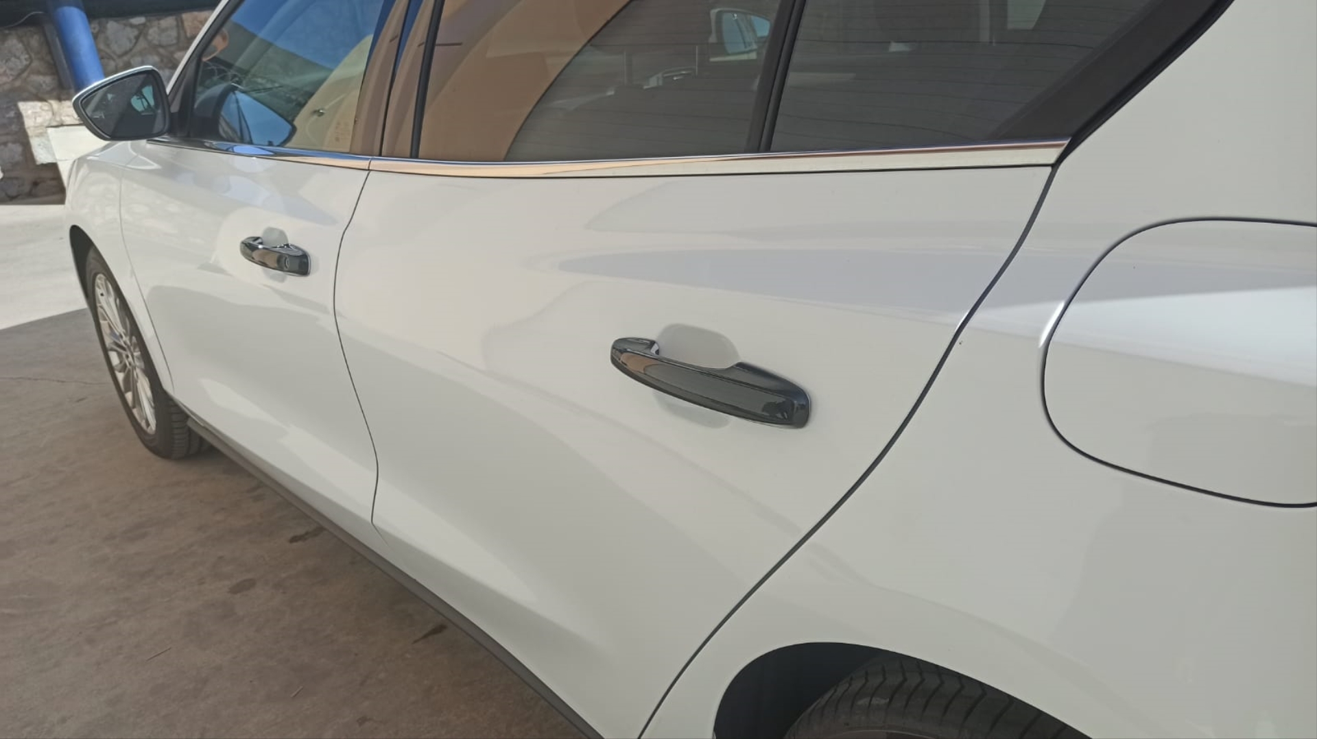  FOCUS  2019+ DOOR HANDLE  GLOSS BLACK (BRIGHT BLACK) (SMART KEY) 