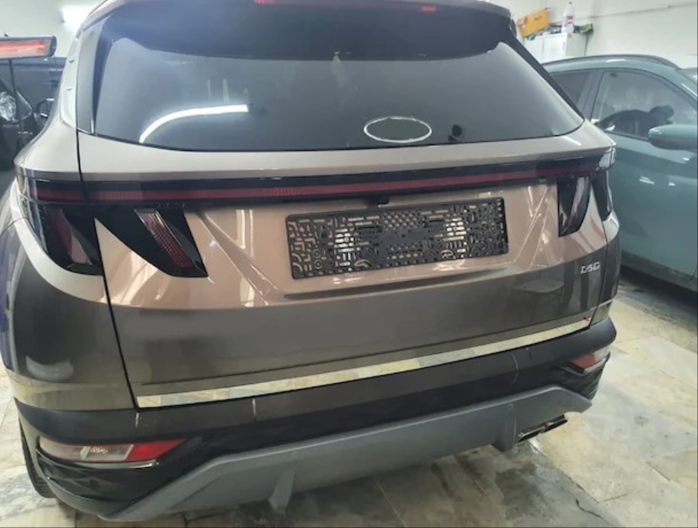  TUCSON  2021+ TAILGATE (TRUNK) UPPER TRIM  (LED TRIM COVER ) 