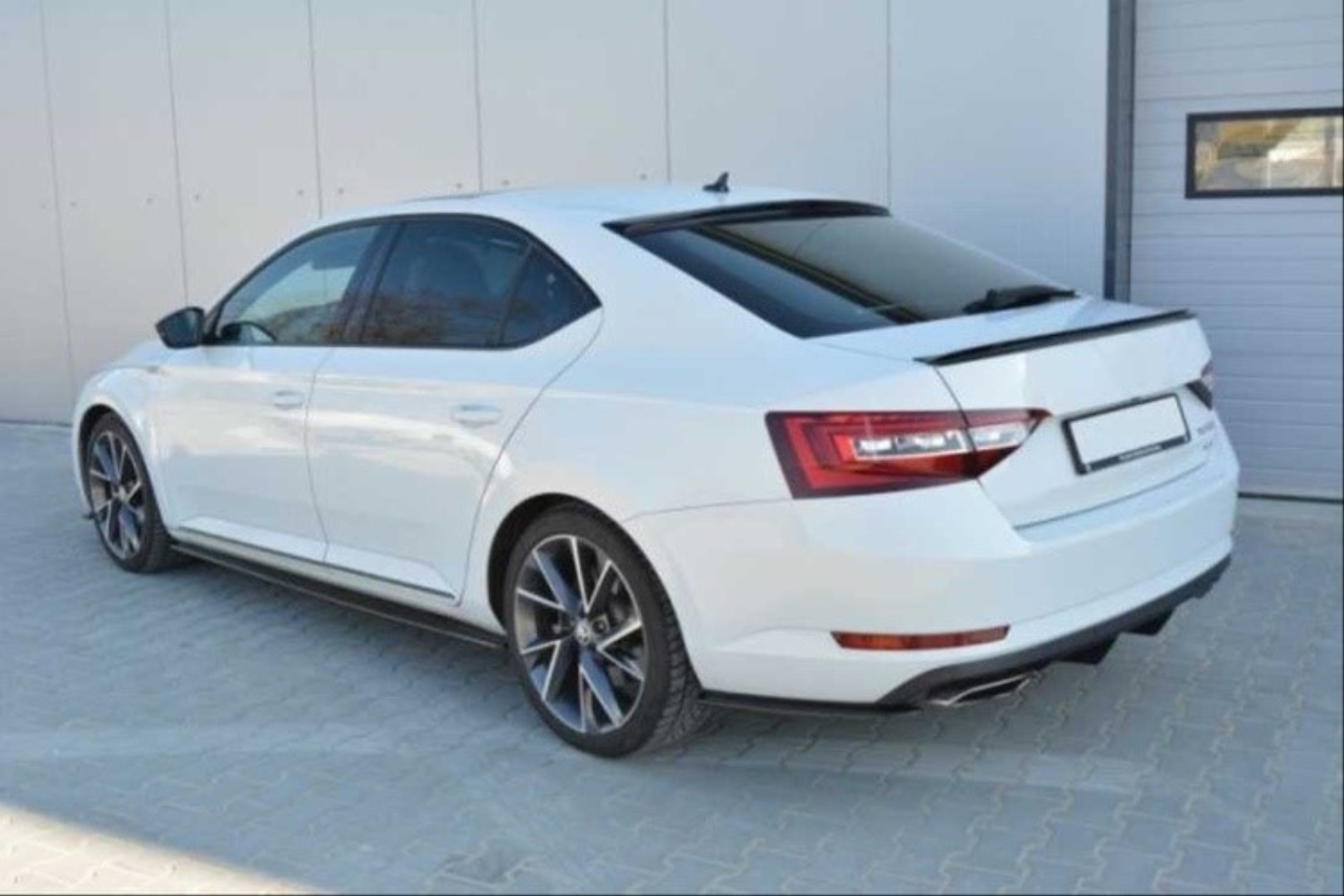  SUPER B 2015-2019  SPOILER  - GLOSS BLACK  (BRIGHT BLACK)  